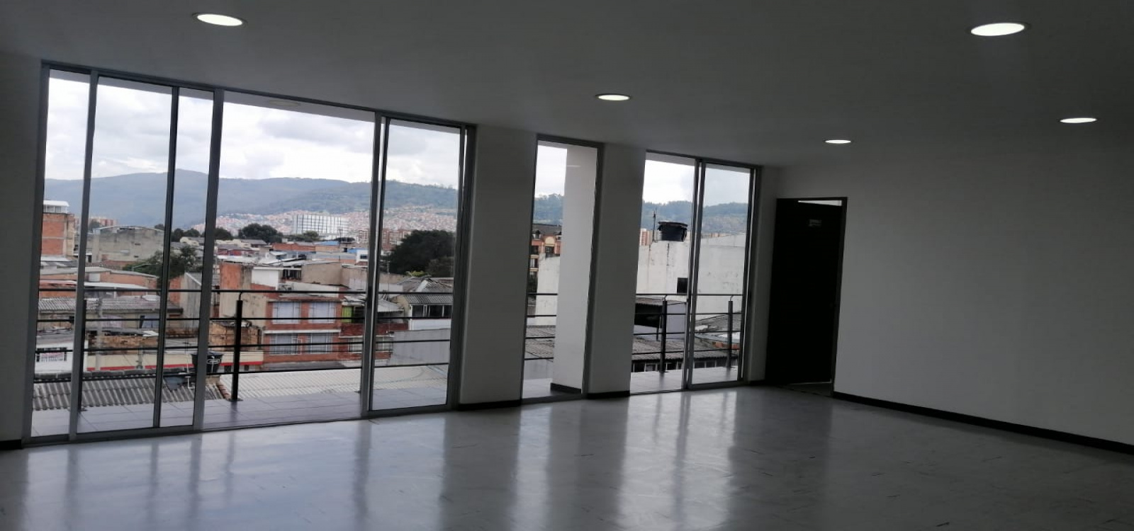 17-32 161, Bogotá, Norte, Toberin, ,2 BathroomsBathrooms,Locales,Arriendo,161,3948