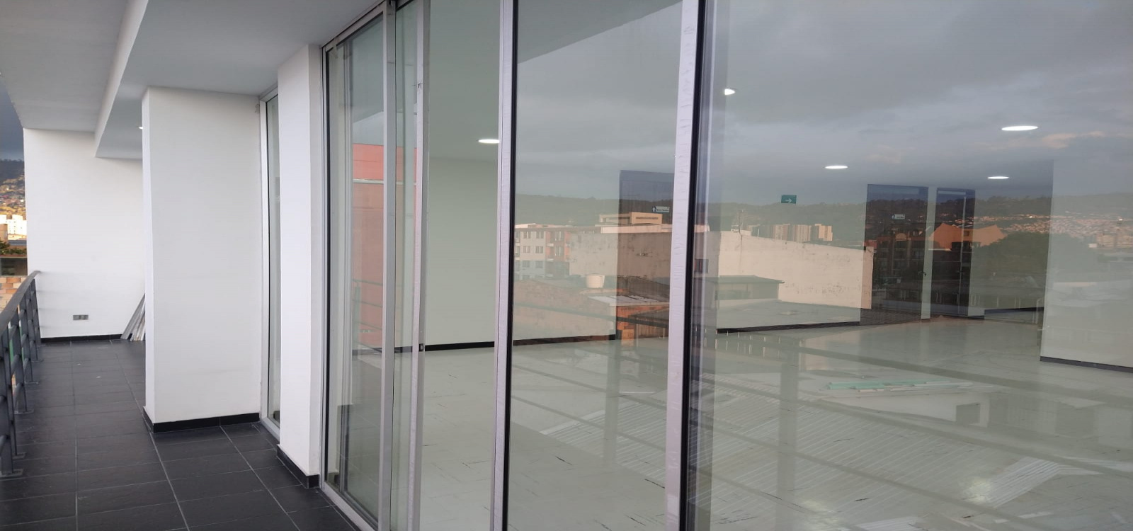 17-32 161, Bogotá, Norte, Toberin, ,2 BathroomsBathrooms,Locales,Arriendo,161,3948