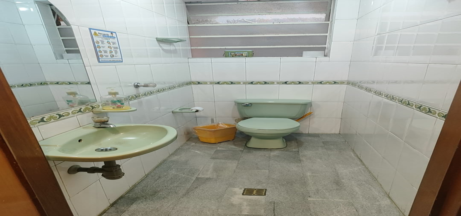 8 42 SUR CRA 16, Bogotá, Sur, San Antonio, 9 Habitaciones Habitaciones,9 BathroomsBathrooms,Edificio,Venta,CRA 16 ,4931